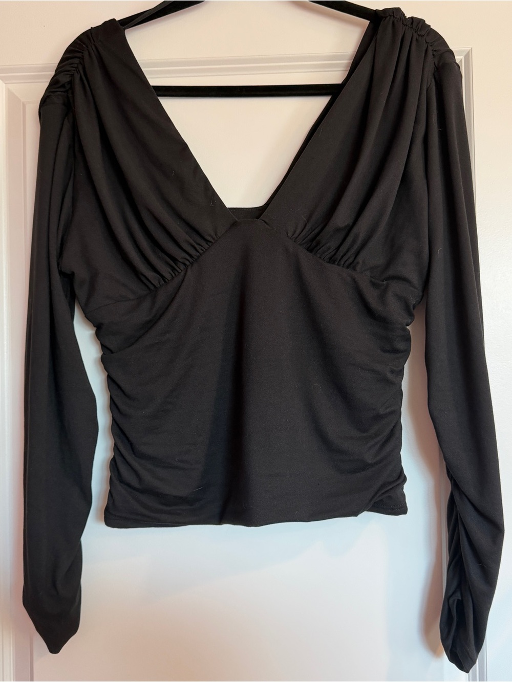 Aqua Bloomingdale’s Black Long-Sleeve V-Neck Ruched Women’s Top
